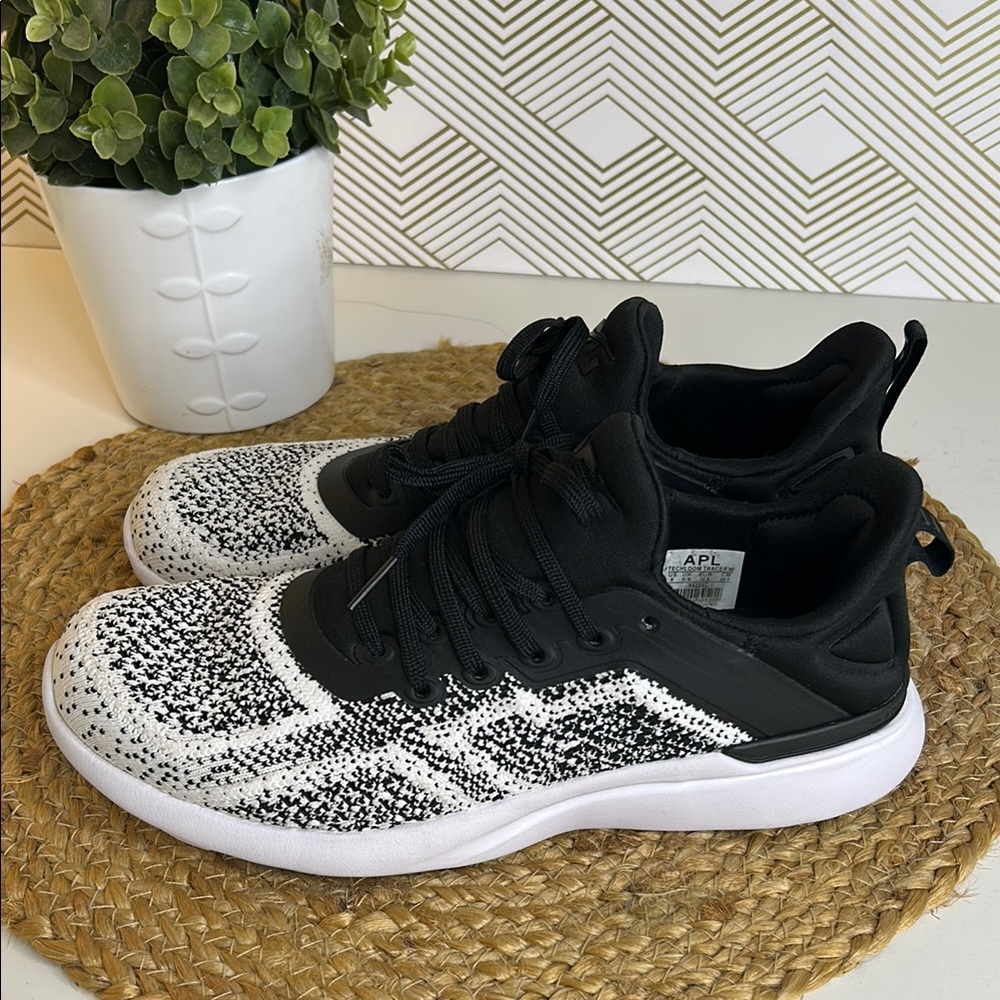 APL Techloom black and White Sneakers - Picture 6 of 12